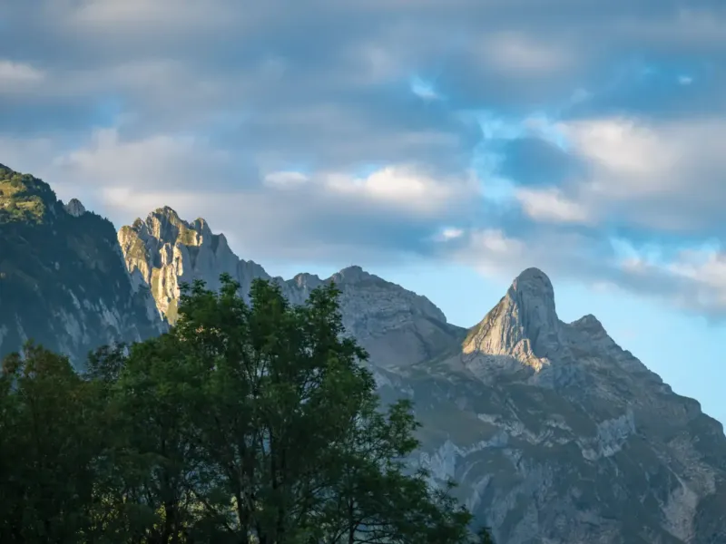 Schroffe Felsgipfel im Alpstein.